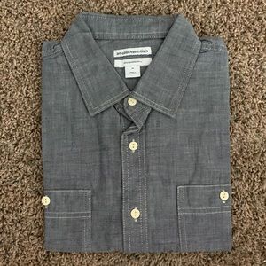 Men’s short sleeve grey button up.